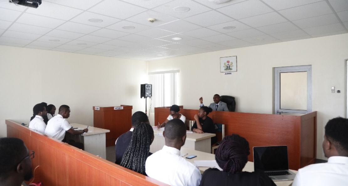 Guest Lecturer at Moot Court, Counsels Students