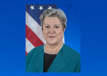 U.S. Ambassador Mary Beth Leonard is Keynote Speaker at AUN's 13th Commencement Ceremony